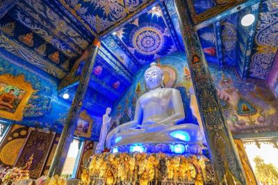 Wat Rong Sua Ten: Stunning Blue Temple in Chiang Rai, Thailand – Free Download