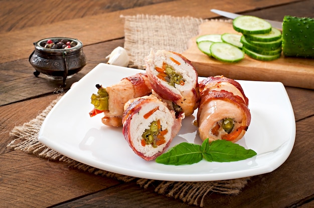 Delicious Chicken Rolls Wrapped in Bacon with Green Beans and Carrots – Free Download