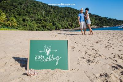 Beach Concept with Slate and Couple in Background – Free Stock Photo Download