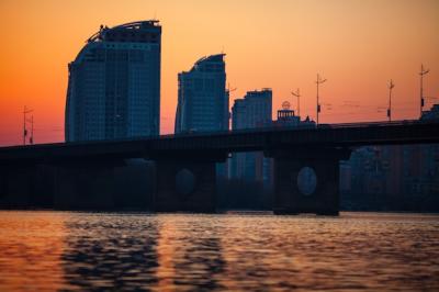 Stunning Sunset on the Dnipro River Bridge – Free Download