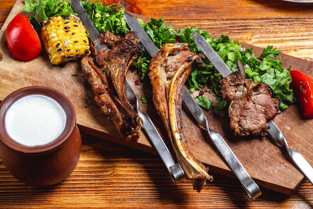 Delicious Grilled Lamb Ribs with Greens, Red Onion, Tomato, and Corn – Free Stock Photo for Download