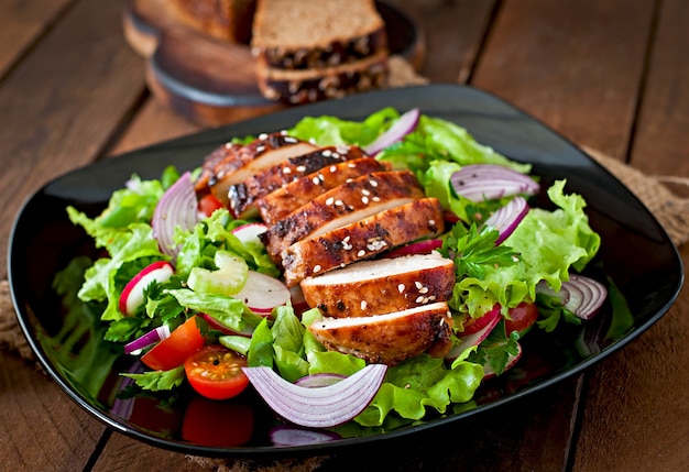 Fresh Vegetable Salad with Grilled Chicken Breast – Free Stock Photo for Download