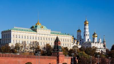 Moscow Kremlin: Stunning Views of the Big Kremlin Palace from the Embankment – Free Download