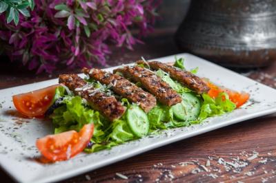 Close-Up Caesar Salad with Fresh Lettuce, Parmesan, Fried Croutons, and Roast Beef – Free Download