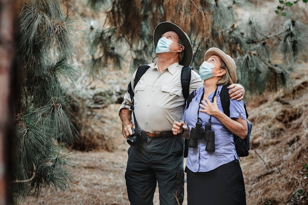 Travelling Couple in Masks: Protecting Against COVID-19 â Free Stock Photo for Download