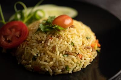 Delicious Fried Rice with Minced Pork, Tomato, Carrot, and Cucumber – Free Download