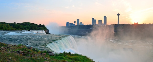 Stunning Niagara Falls Sunrise Panorama – Free Download