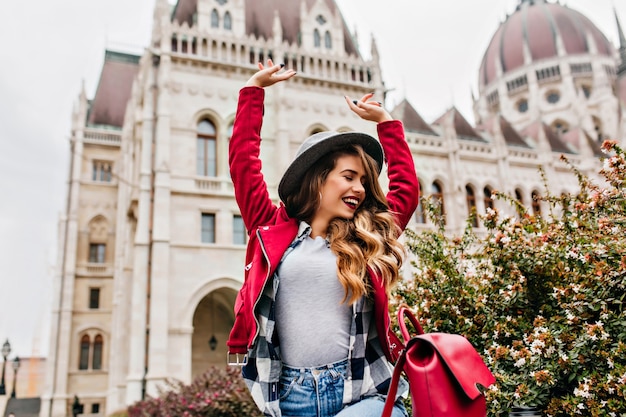 Shapely Woman in Trendy Street Outfit Enjoying a Walk in the City – Free Download