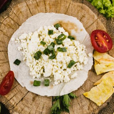 Scrambled Eggs on Wooden Plate – Free Stock Photo for Download