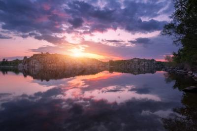 Stunning Sunset Over Lake with Colorful Sky and Clouds – Free Download