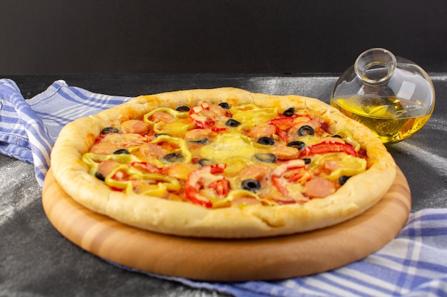 Tasty Cheesy Pizza with Red Tomatoes, Black Olives, and Sausages – Free Download