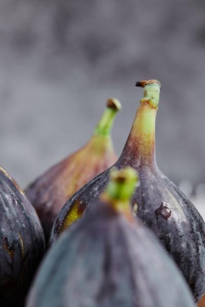 Ripe Figs on Marble: Free Stock Photo for Download