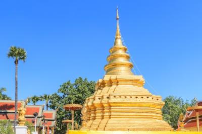 Golden Buddha Relic Pagoda at Wat Phra That Si Chom Thong Worawihan in Chiang Mai, Thailand – Free to Download