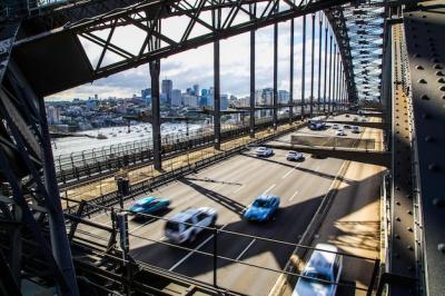 Suspension Bridge in the City: Free Download for Stunning Stock Photos