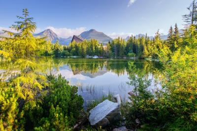 Stunning Sunrise Over a Lake in High Tatras, Slovakia – Free to Download