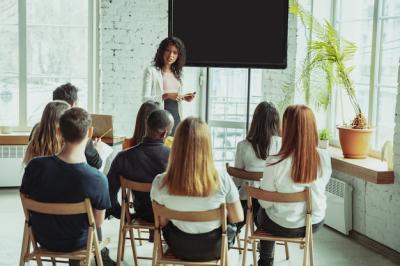 Female African-American Speaker Presenting at University Workshop – Free Stock Photo for Download