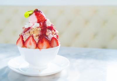 Strawberry Crumble Bingsu – Free Stock Photo for Download