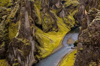 Stunning Icelandic Landscape with Mountains and Blue Sky – Free Stock Photo for Download