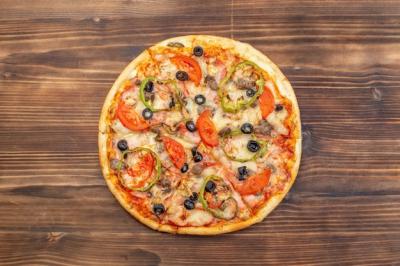 Delicious Cheese Pizza on Brown Wooden Surface – Free Download