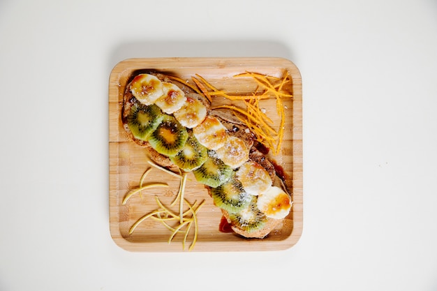 Banana and Kiwi Slices in a Bamboo Plate with Sauce – Free Stock Photo Download