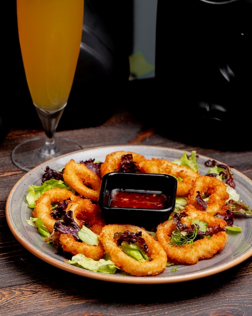 Onion Rings with Lettuce and Sauce – Free Download