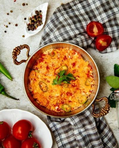 Delicious Egg and Tomato Dish with Spicy Green Pepper in a Copper Pan – Free Download