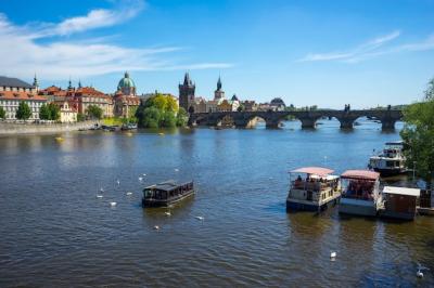 Stunning View of Charles Bridge in Prague, Czech Republic – Free Stock Photo for Download