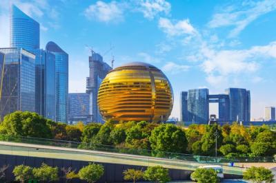 Panoramic View of Shanghai’s Outdoor City Path – Free Download