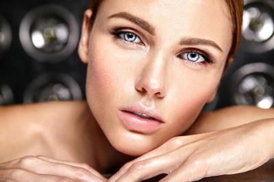 Sensual Glamour: Beautiful Woman Model with Fresh Daily Makeup and Clean Healthy Skin – Free Download