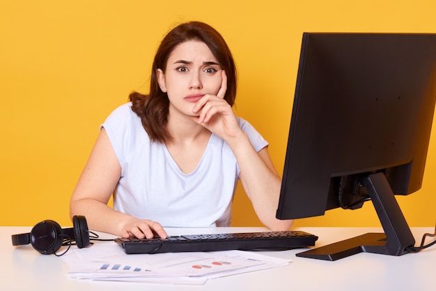 Pretty Young Female College Student Using Desktop Computer in Library – Free Download