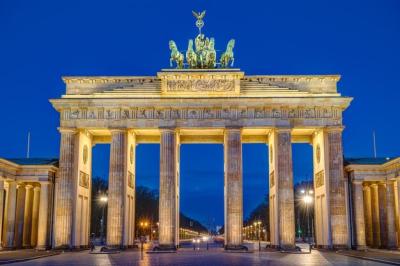 Brandenburg Gate in Berlin at Dawn – Free Download