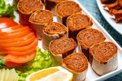 Lahmacun Roll with Lettuce, Sliced Tomatoes, and Lemon on a Plate – Free Stock Photo, Download for Free