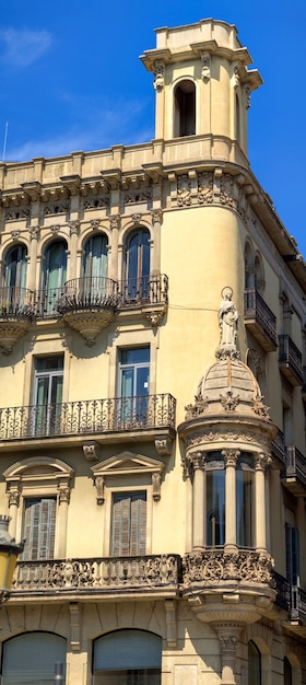 Old Residential Building in Barcelona, Spain – Vertical Shot for Free Download