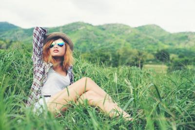 Beautiful Hipster Woman in a Meadow – Free Stock Photo for Download