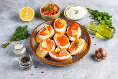 Delicious Sandwiches with Smoked Salmon, Cream Cheese, and Dill – Free Download