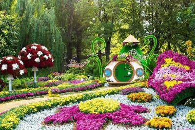 Famous Flower Exhibition in Kiev’s Singing Field: A Natural Landscape Design Featuring Colorful Flower Beds and Trimmed Bushes for Your Home Garden â Free Stock Photo, Download for Free