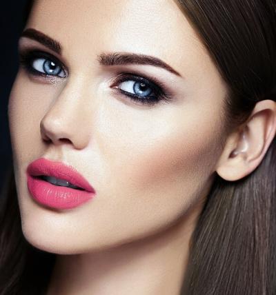 Sensual Glamour Portrait of a Beautiful Woman with Pink Lips and Healthy Skin – Free Download