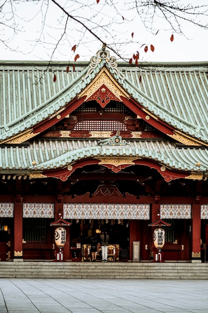 Traditional Japanese Wooden Temple with Roof and Lanterns – Free Download