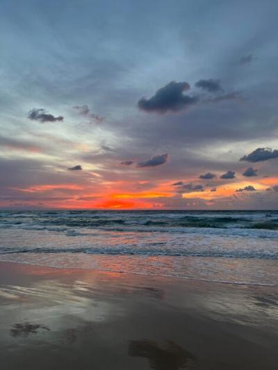 Stunning Beach Sunset – Free Stock Photo for Download