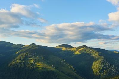 Stunning Summer Mountain Landscape Under a Blue Sky – Free Download