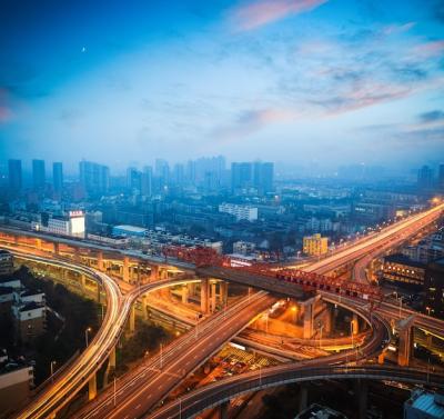 Urban Overpass at Dusk with City Traffic Background – Free Stock Photo for Download