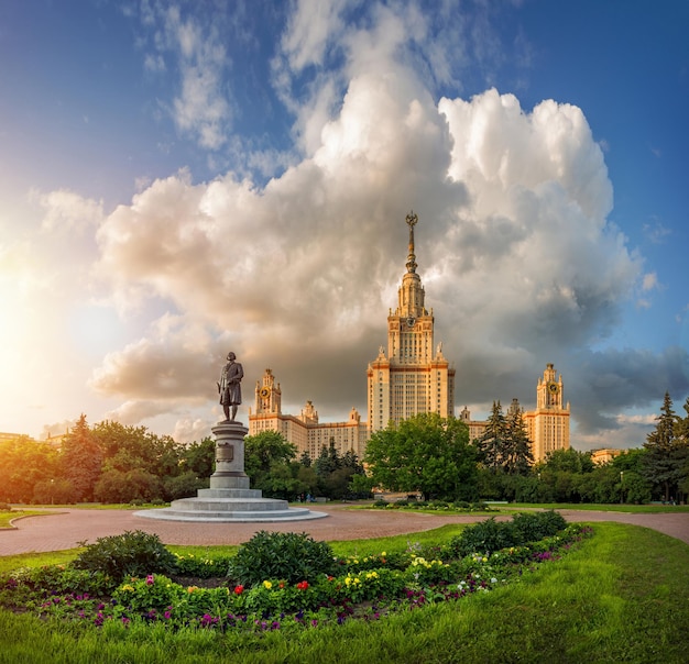 Moscow University and Lomonosov Monument – Free Stock Photo for Download