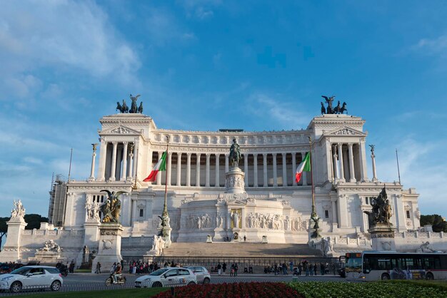Discover the Iconic Rome Unknown Soldier Building at Sunset – Free Stock Photo Download