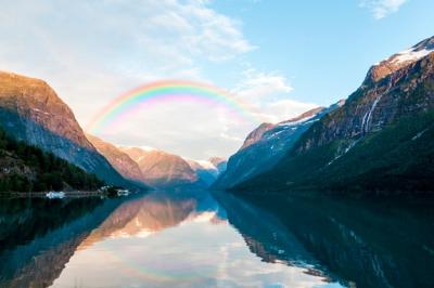 Stunning Rainbow Over a Beautiful Natural Landscape – Free to Download