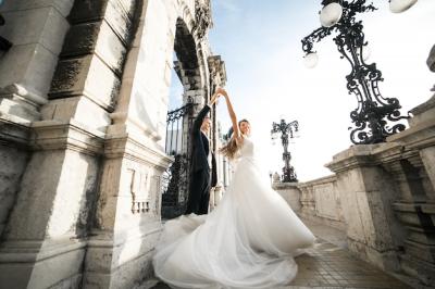 Wedding Day Moments in Budapest – Free Download