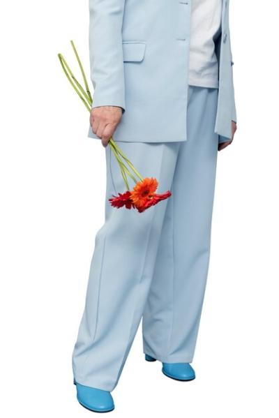 Studio Portrait of Elderly Woman with Daisy Flowers – Download Free Stock Photo