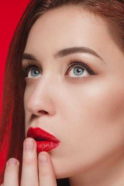 Stunning Portrait of a Fashionable Woman – Free Download
