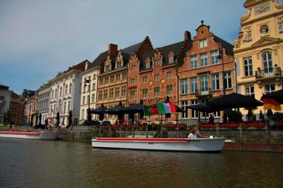 Beautiful Houses Against a River – Free Stock Photo for Download