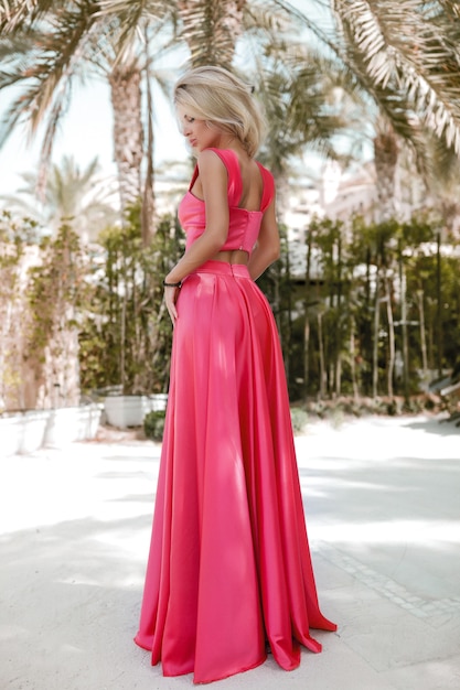 Shapely Blonde by the Sea in Dubai: Summer Fashion and Relaxation – Free Download