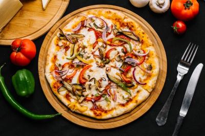 Vegetarian Pizza with Eggplant, Bell Pepper, Red Onion, Tomato, and Mushroom – Free to Download